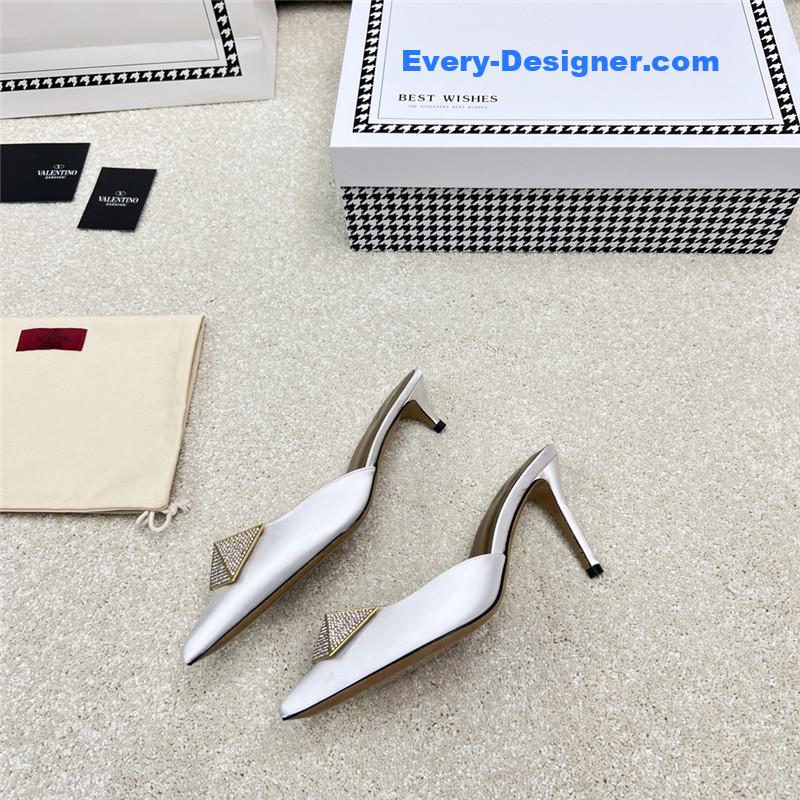 Va1e*ntin0 latest v logo buckle back air slippers
