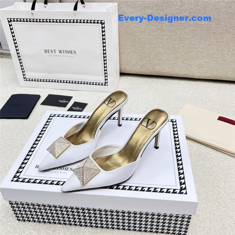 Va1e*ntin0 latest v logo buckle back air slippers