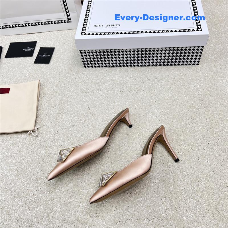 Va1e*ntin0 latest v logo buckle back air slippers
