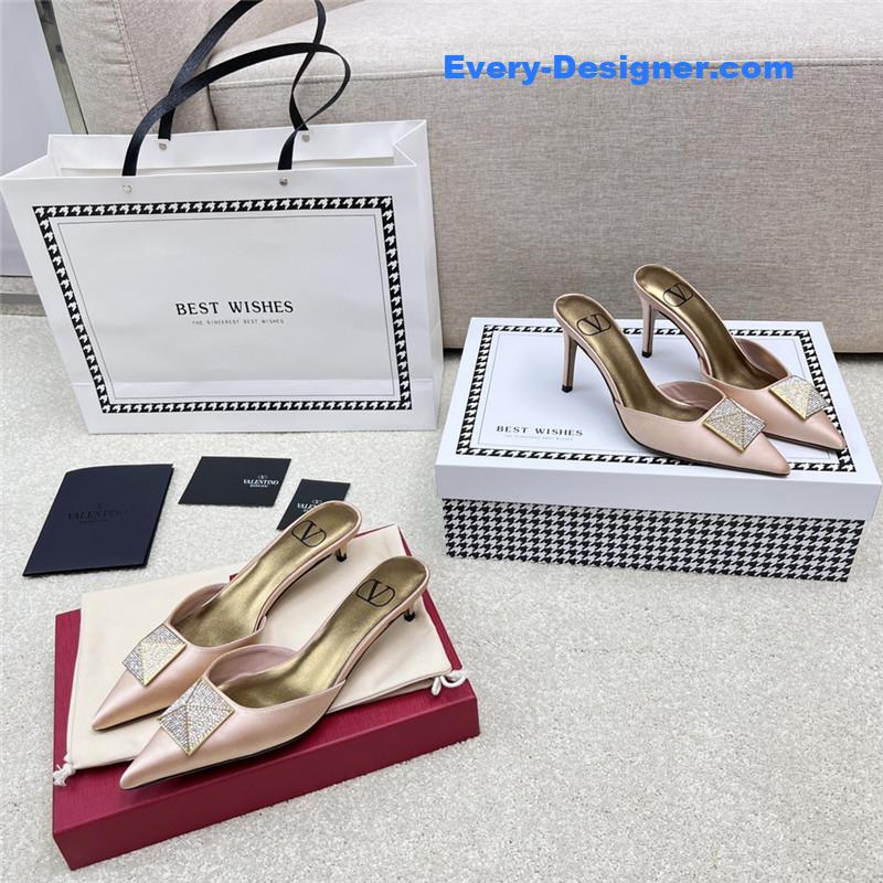 Va1e*ntin0 latest v logo buckle back air slippers