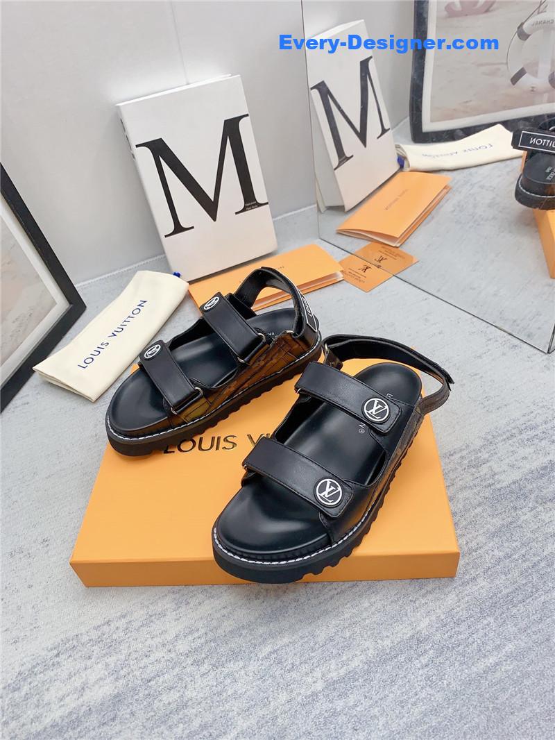 l0vis Vvtt0n lv archlight beach sandals