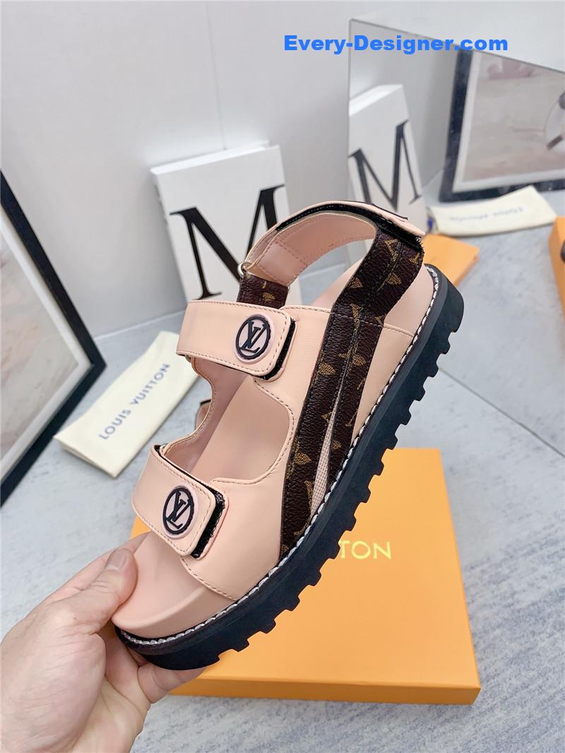 l0vis Vvtt0n lv archlight beach sandals