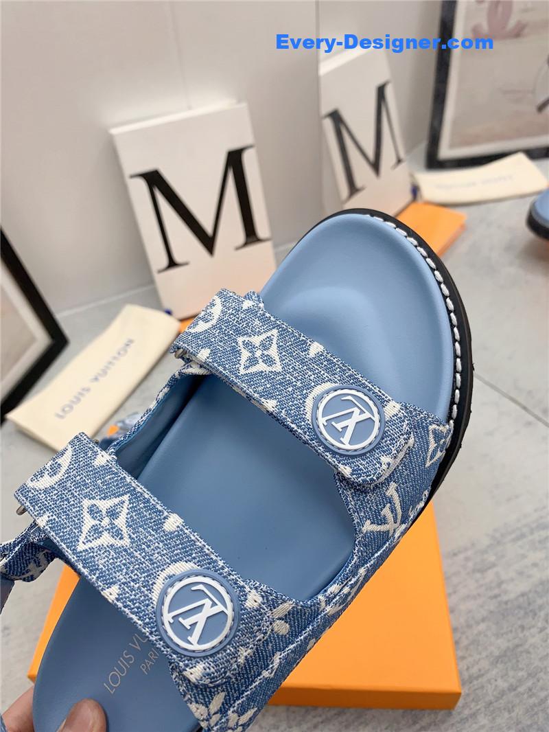l0vis Vvtt0n blue monogram denim paseo flat sandals