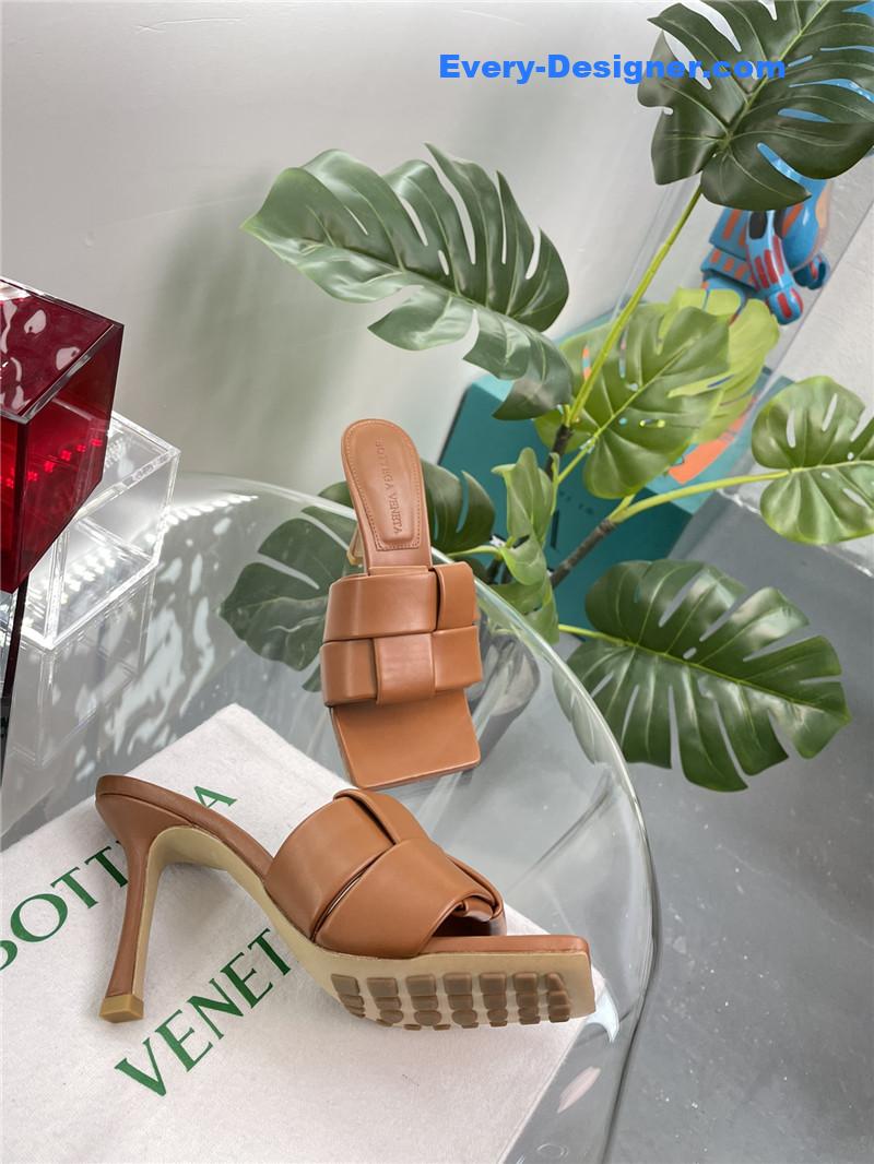 b0tt*ga Ven*ta windmill cube slippers