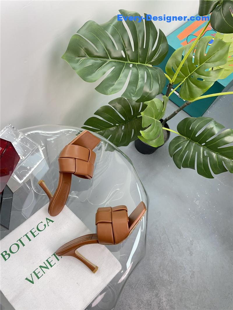 b0tt*ga Ven*ta windmill cube slippers