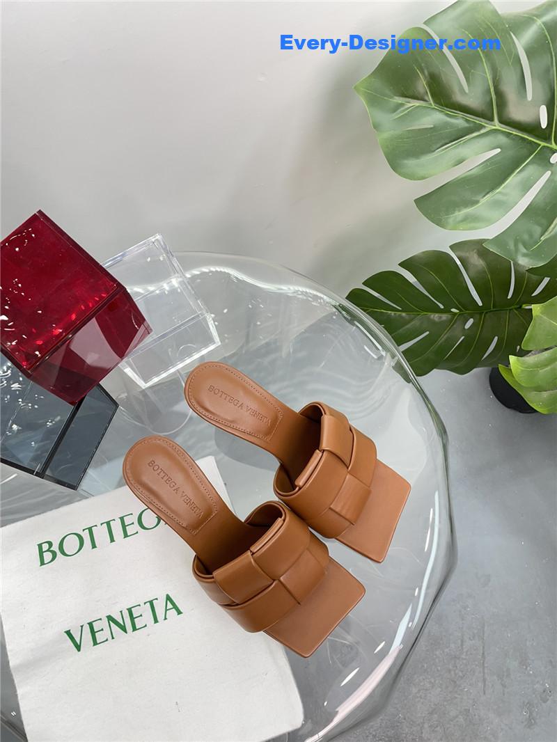 b0tt*ga Ven*ta windmill cube slippers