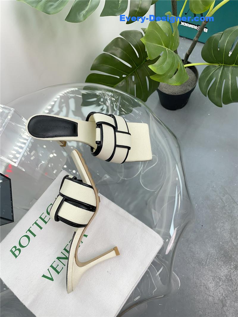 b0tt*ga Ven*ta windmill cube slippers