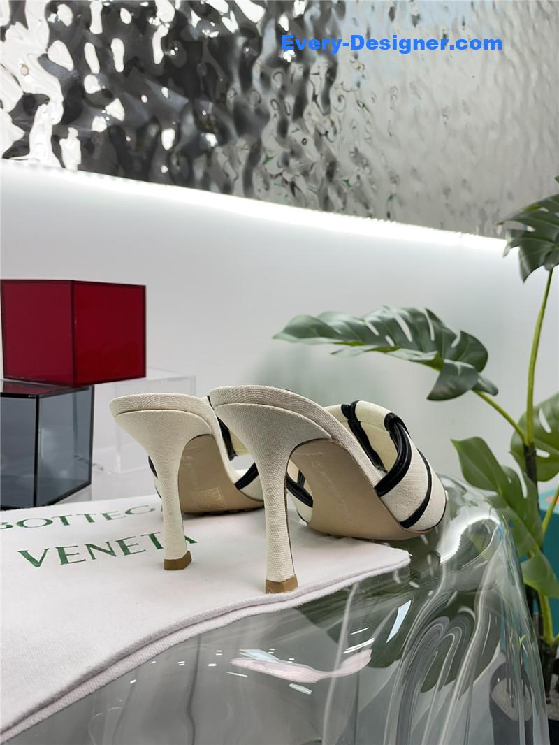 b0tt*ga Ven*ta windmill cube slippers