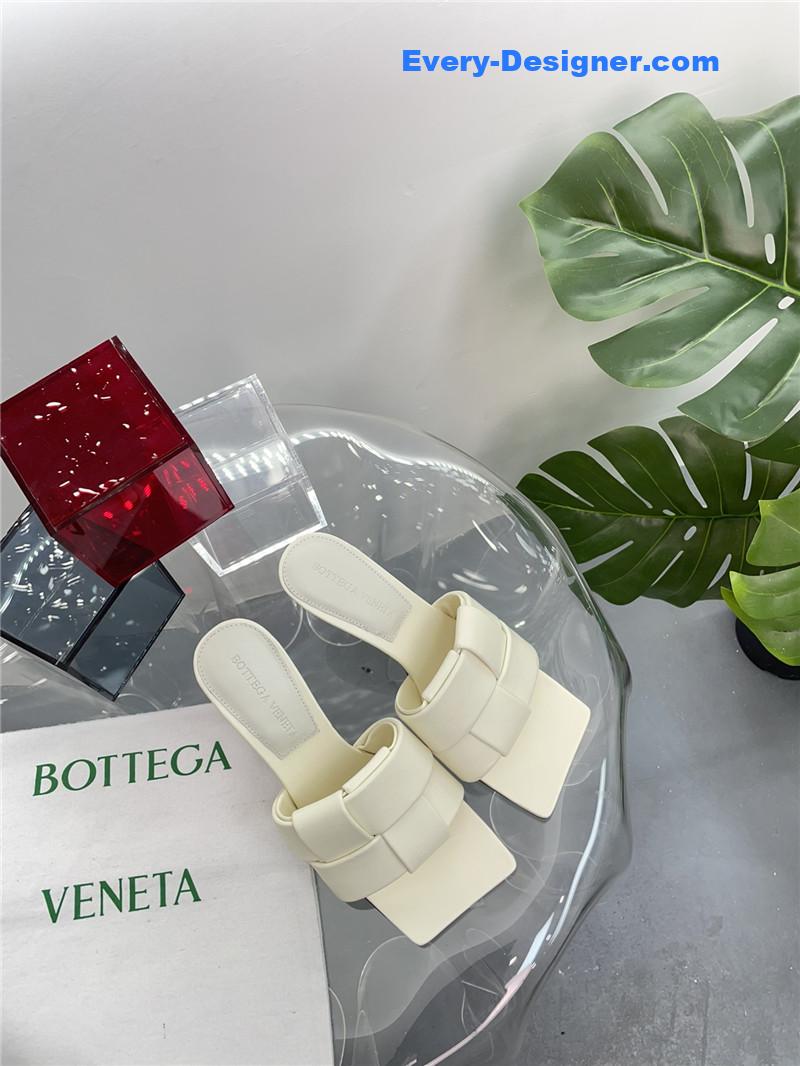 b0tt*ga Ven*ta windmill cube slippers