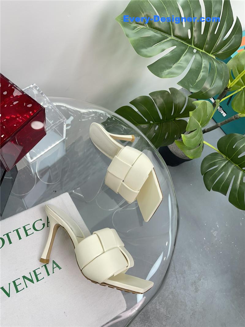 b0tt*ga Ven*ta windmill cube slippers