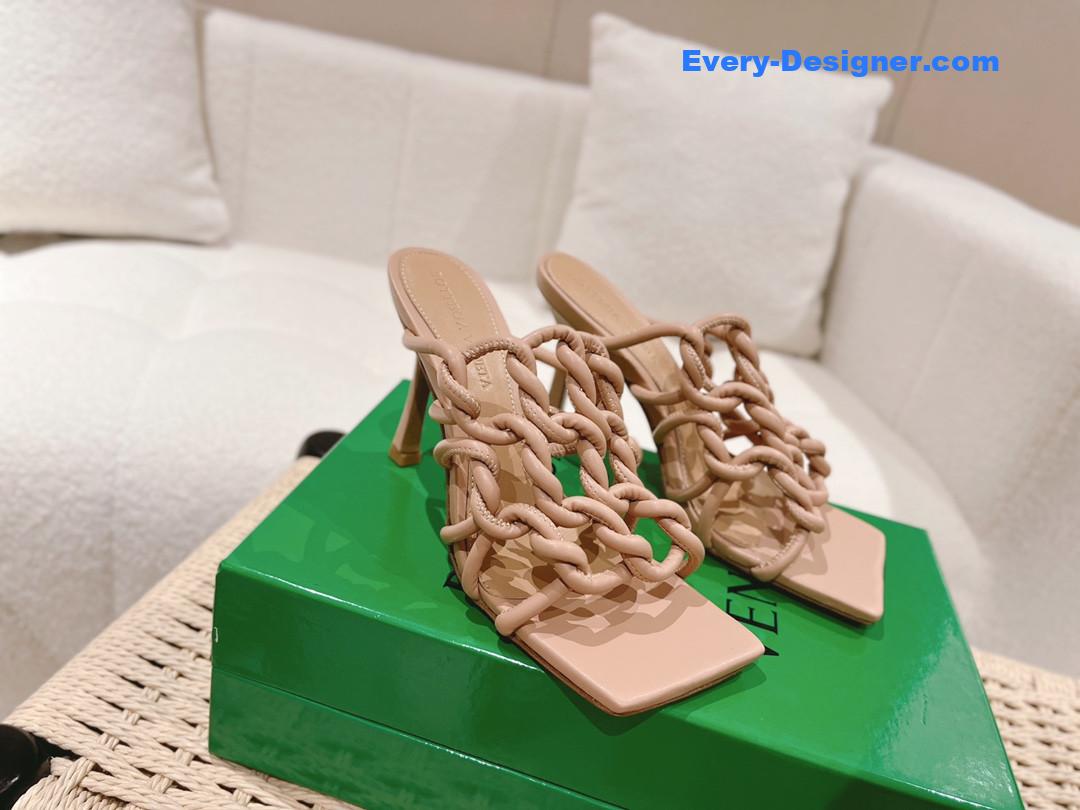b0tt*ga Ven*ta handwoven sandals