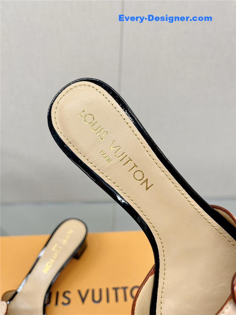 l0vis Vvtt0n lv sunflower slippers