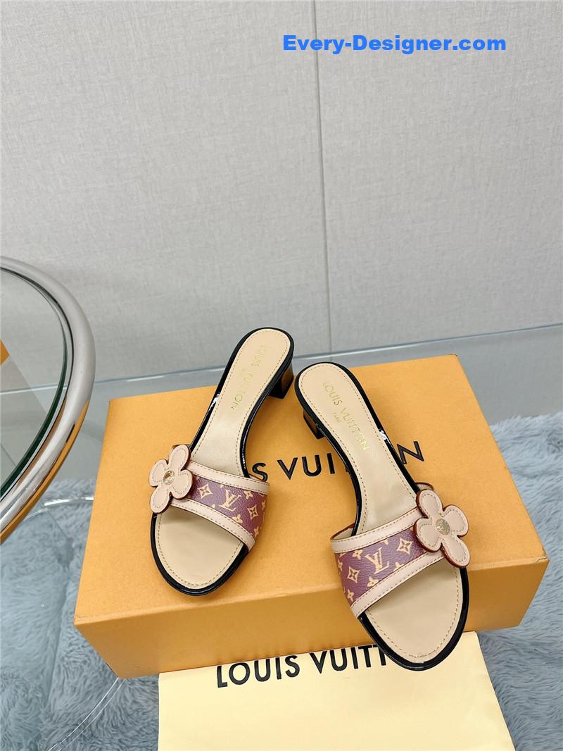 l0vis Vvtt0n lv sunflower slippers