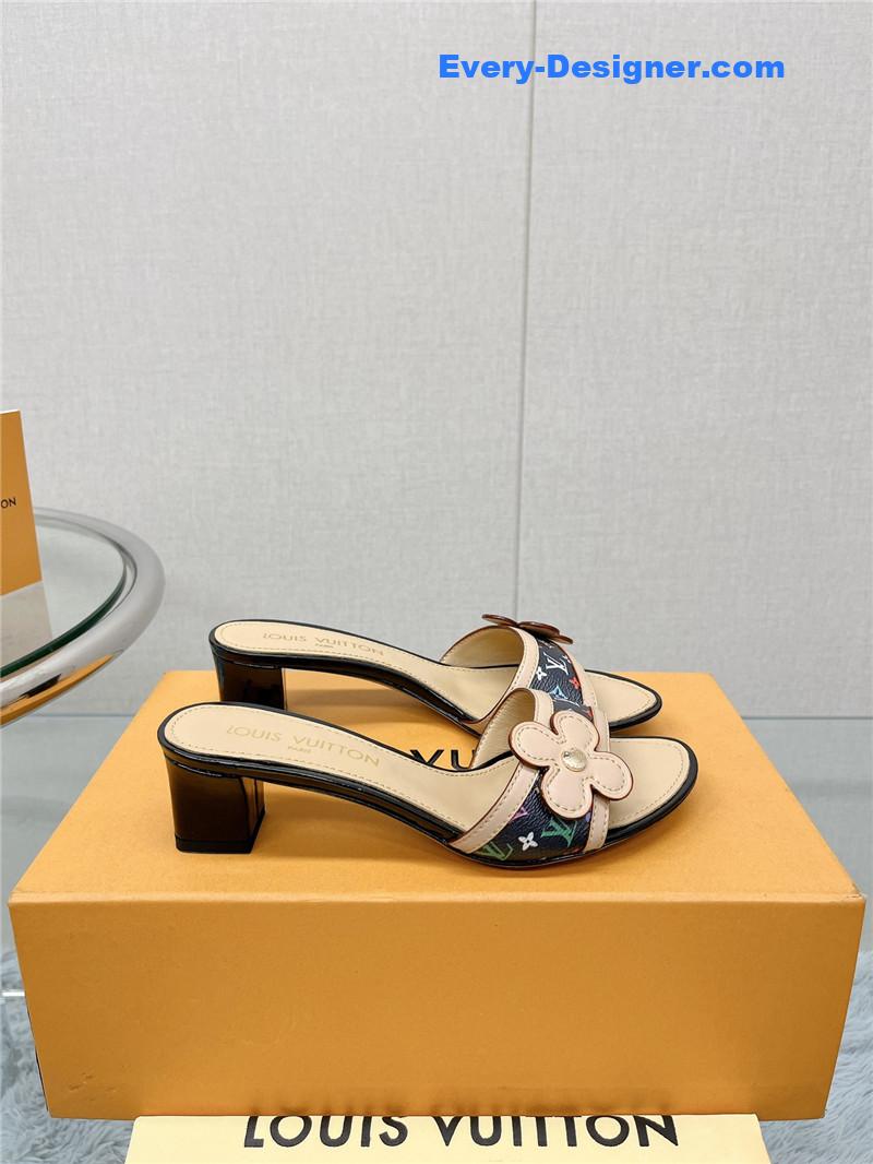 l0vis Vvtt0n lv sunflower slippers