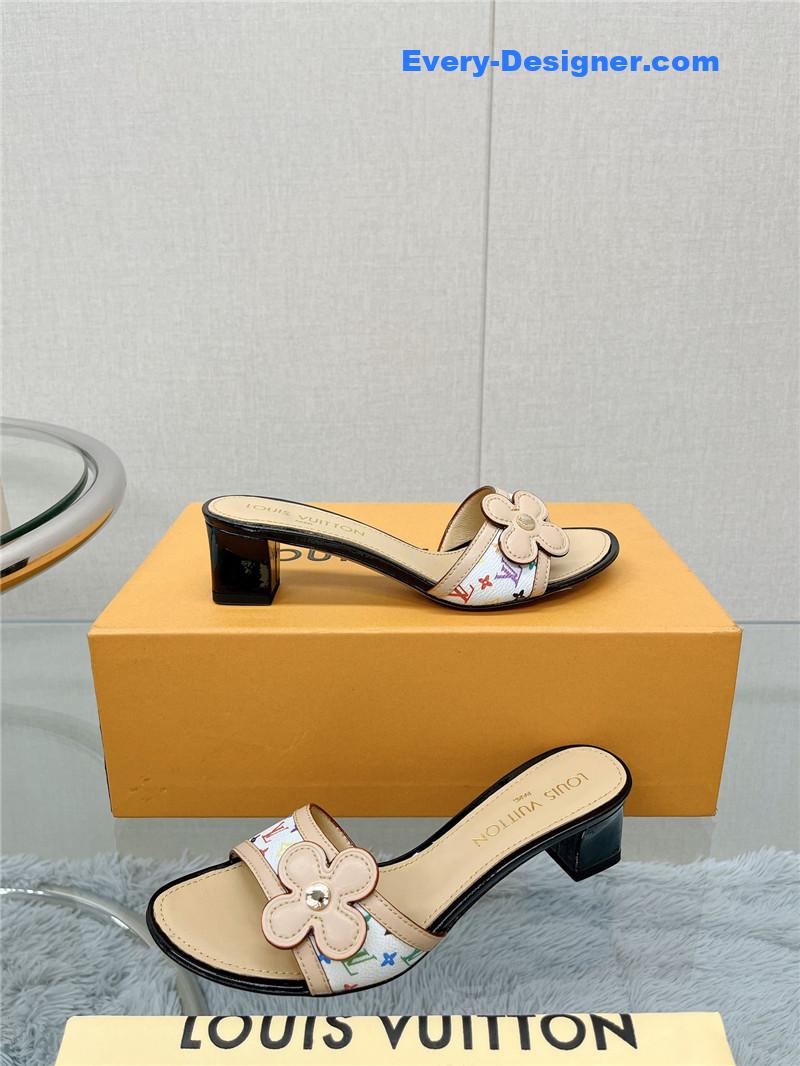 l0vis Vvtt0n lv sunflower slippers
