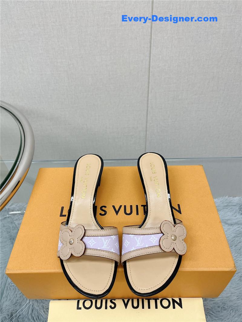 l0vis Vvtt0n lv sunflower slippers