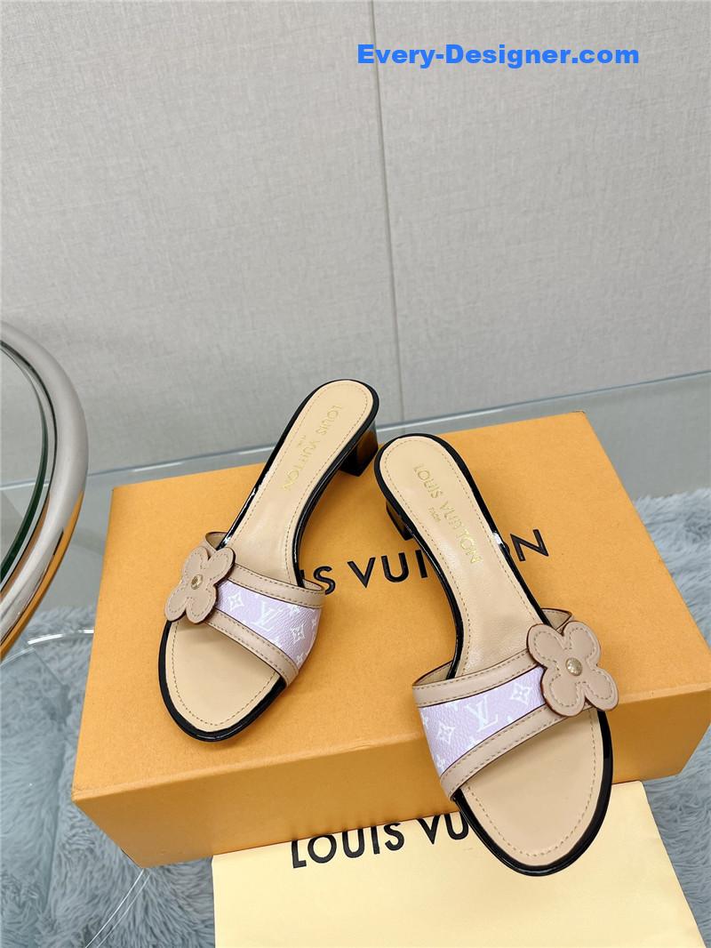 l0vis Vvtt0n lv sunflower slippers