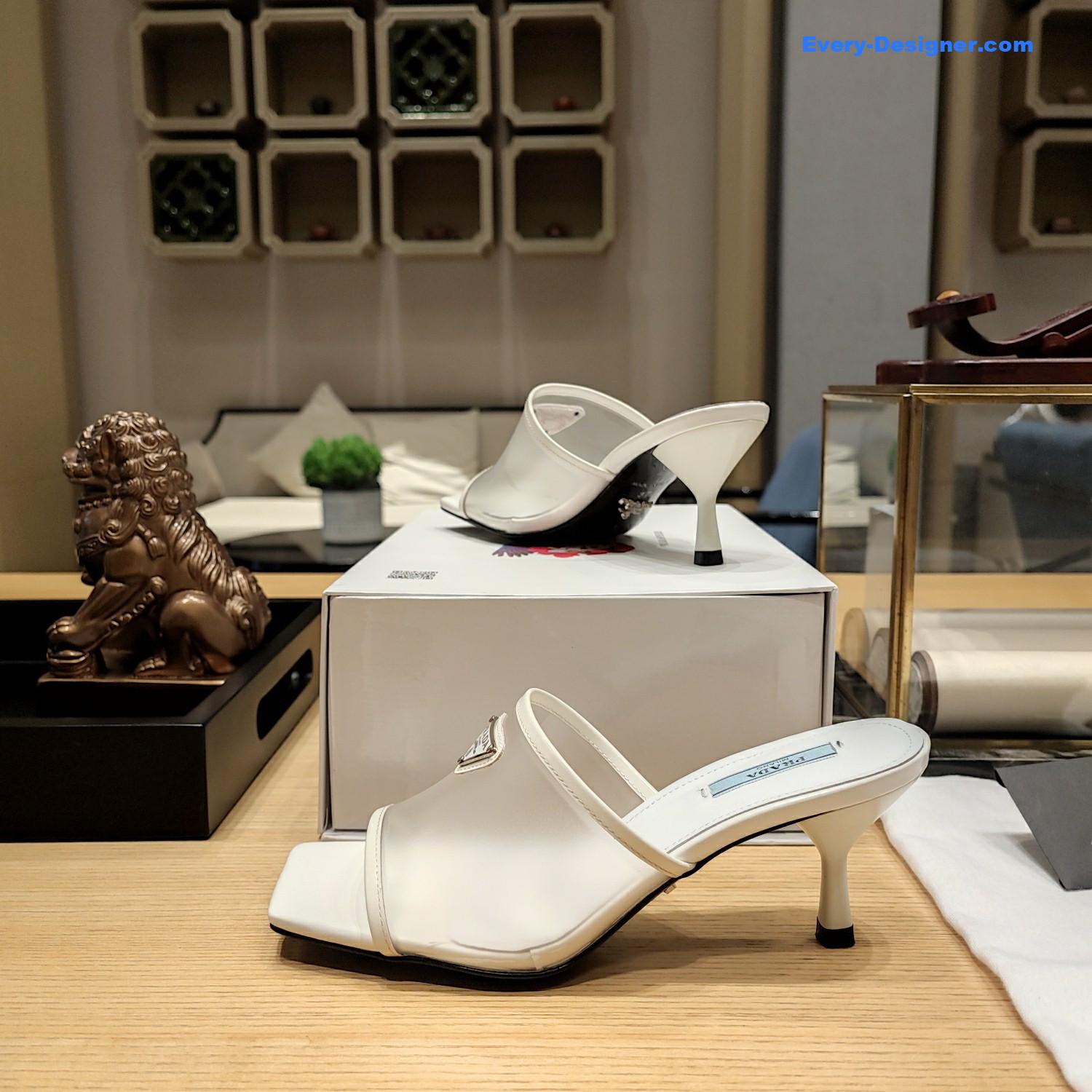 Pra*a metal logo triangle head square sandals