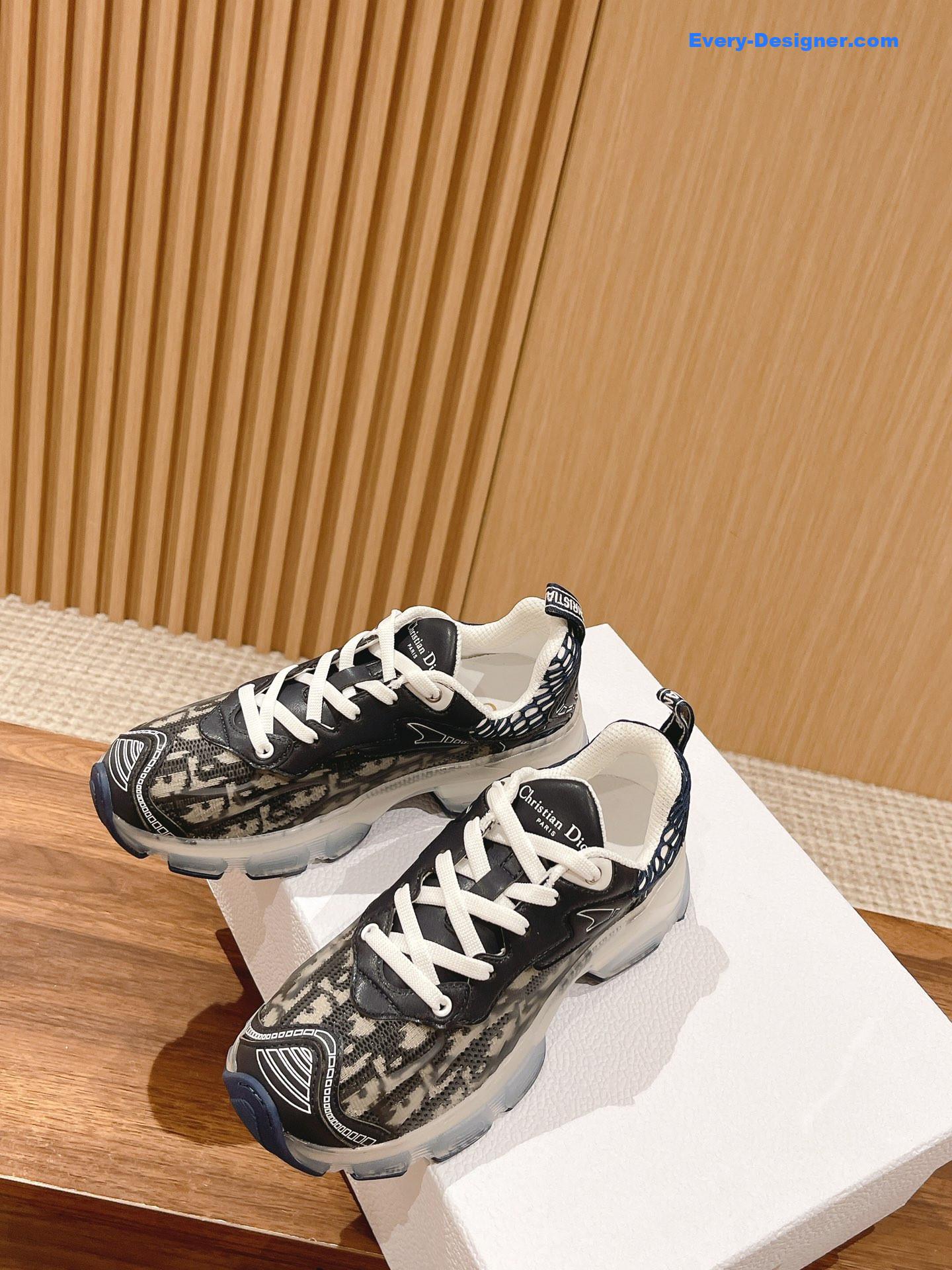 D10r classic running shoes
