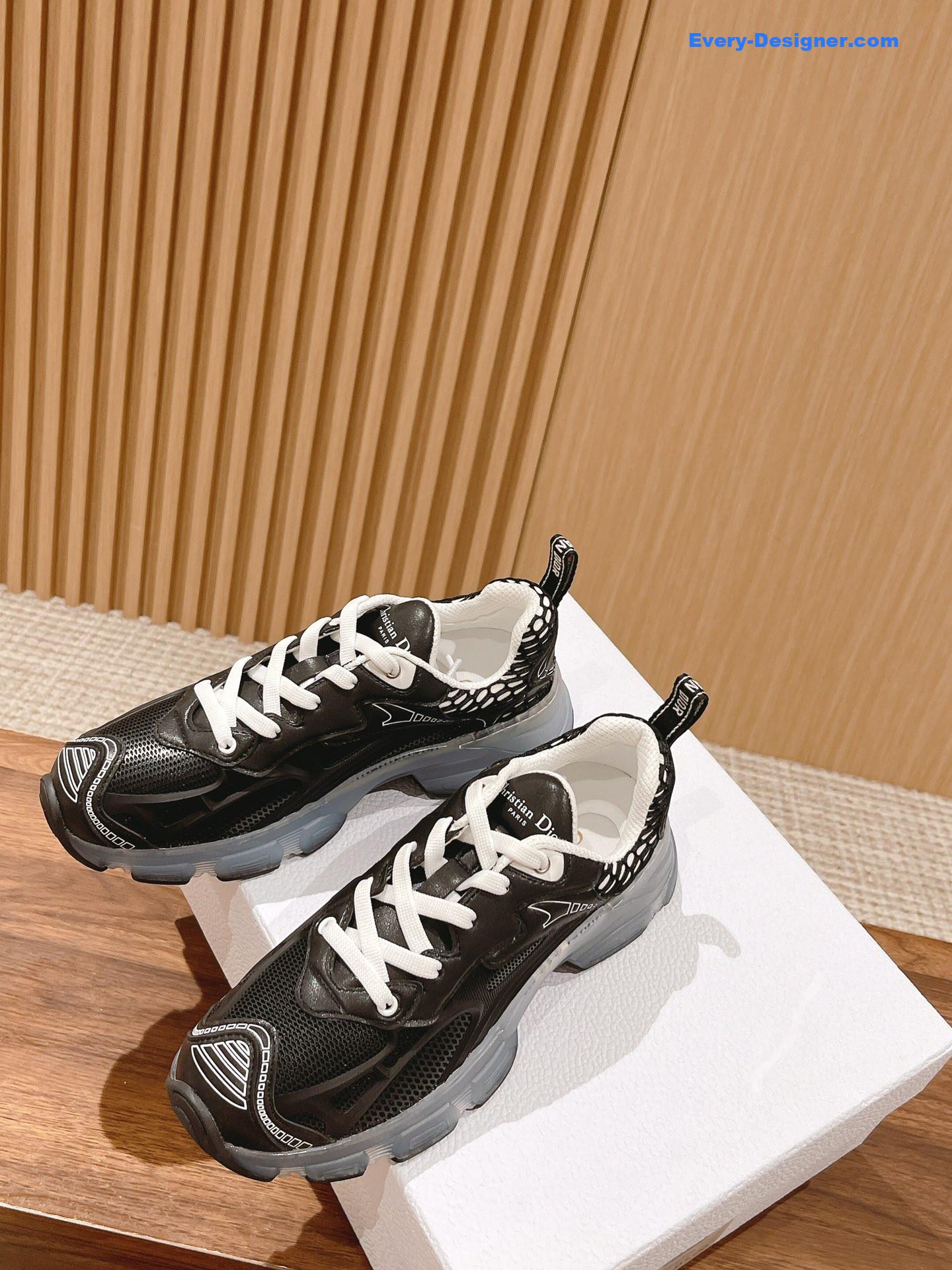 D10r classic running shoes