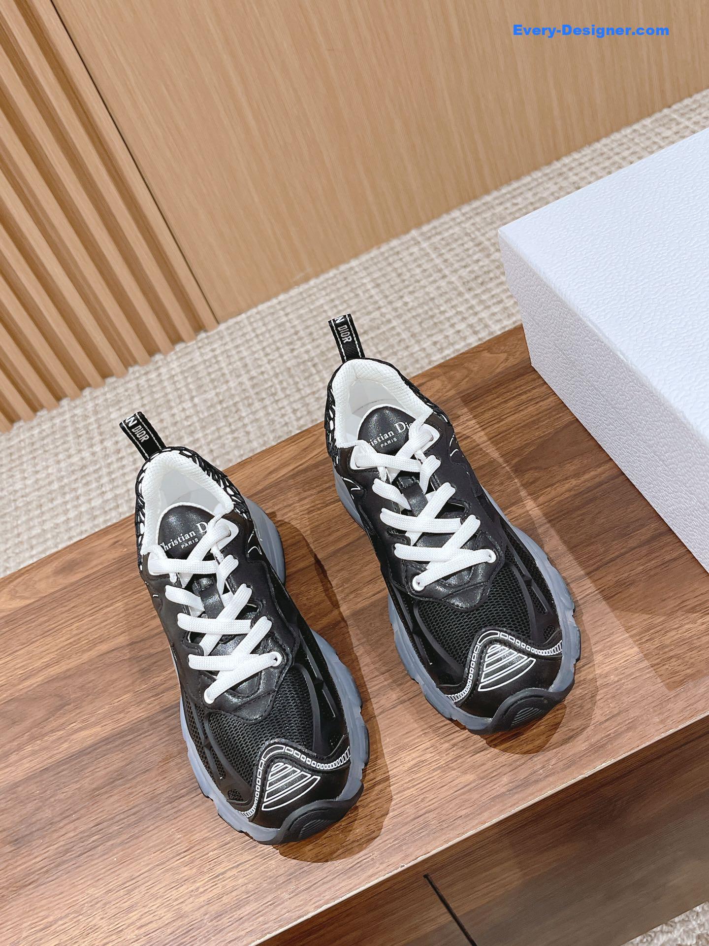 D10r classic running shoes
