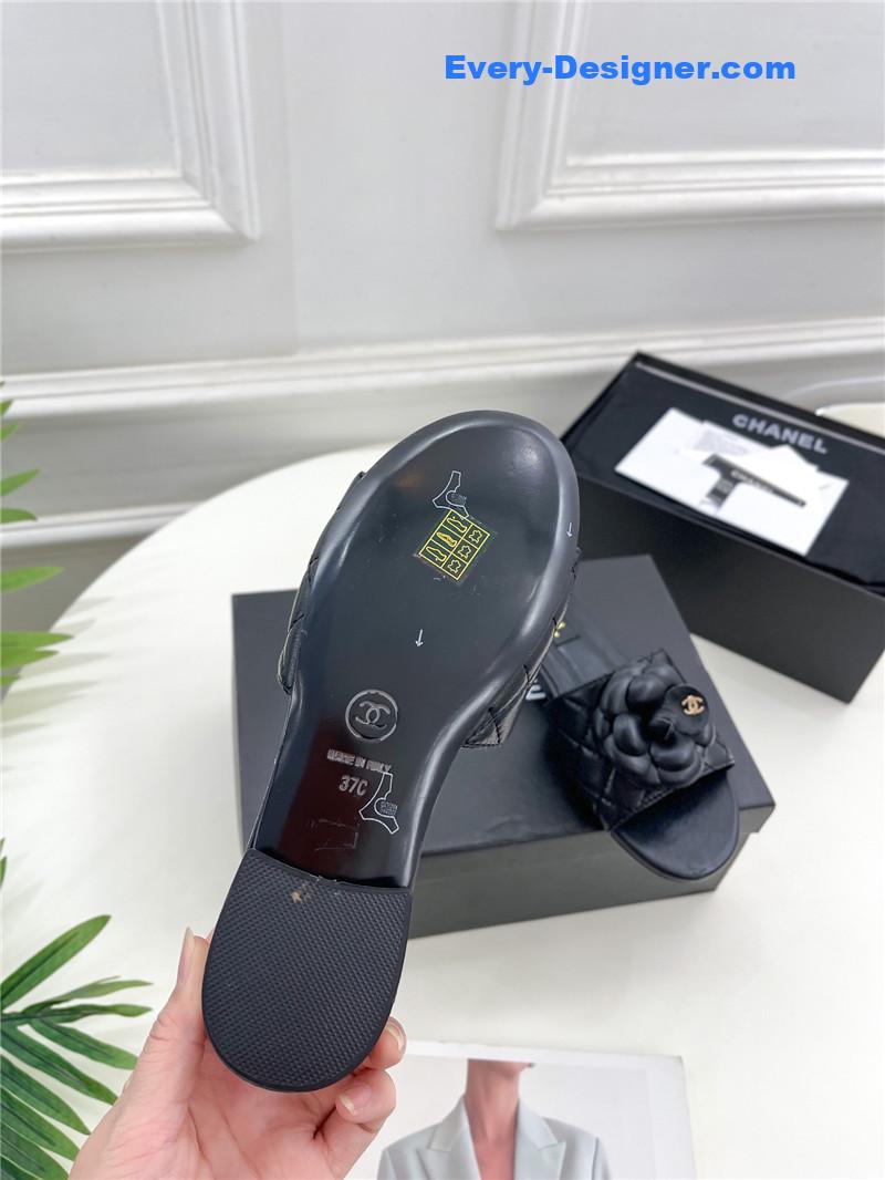CC counter classic camellia slippers