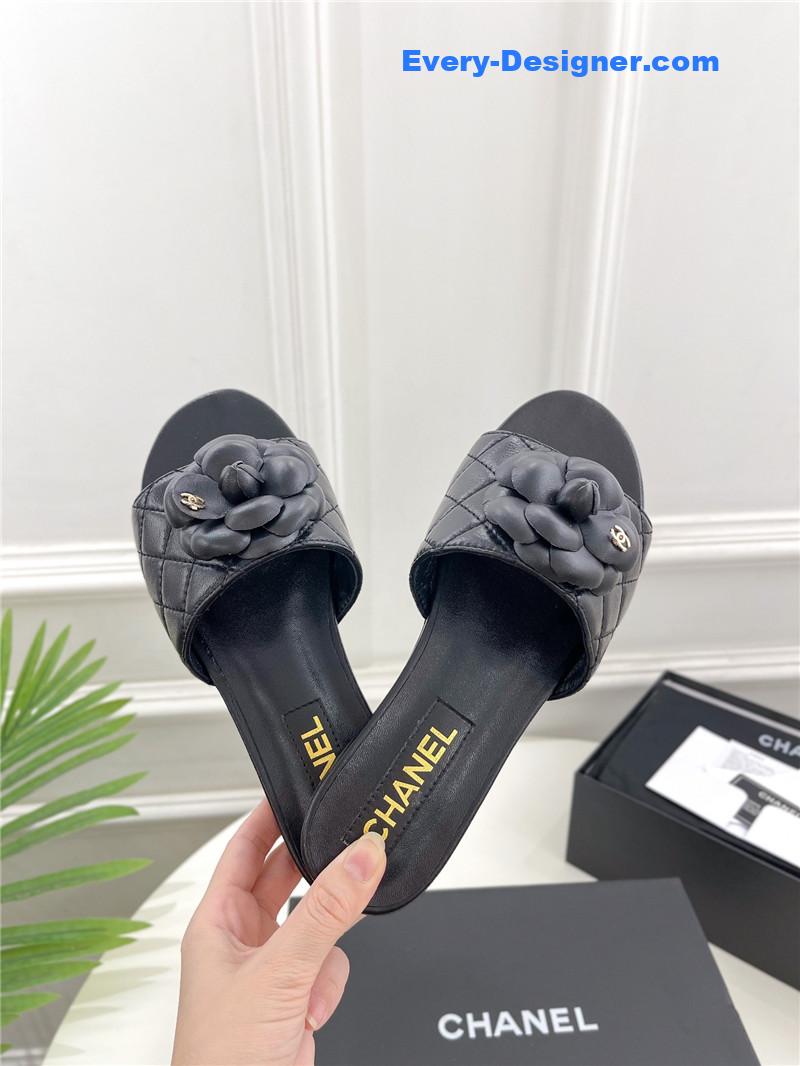 CC counter classic camellia slippers