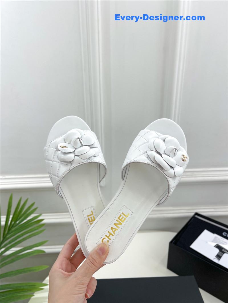 CC counter classic camellia slippers