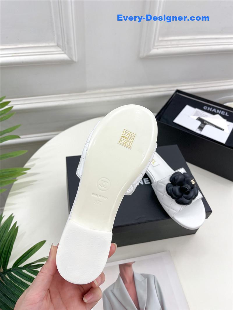 CC counter classic camellia slippers