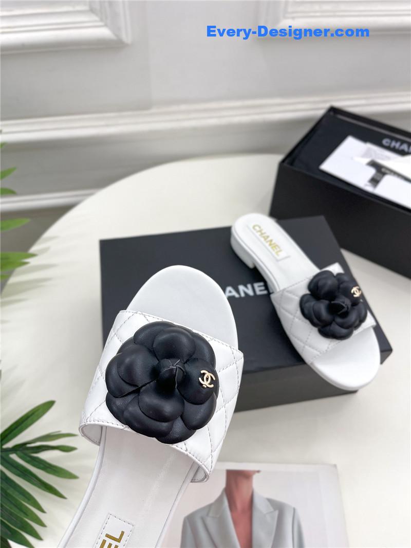 CC counter classic camellia slippers