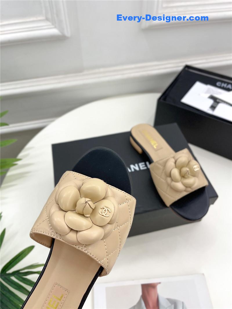 CC counter classic camellia slippers