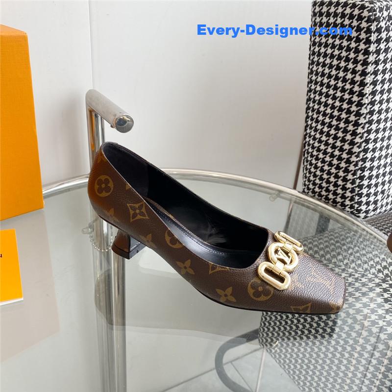 l0vis Vvtt0n lv chain kitten heel square toe shoes