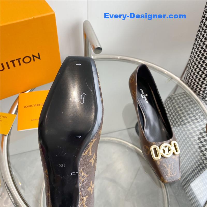 l0vis Vvtt0n lv chain kitten heel square toe shoes