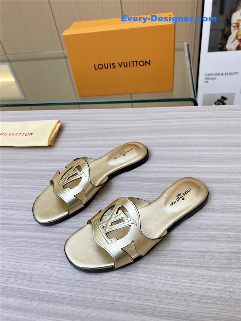l0vis Vvtt0n lv milan fashion week catwalk slippers