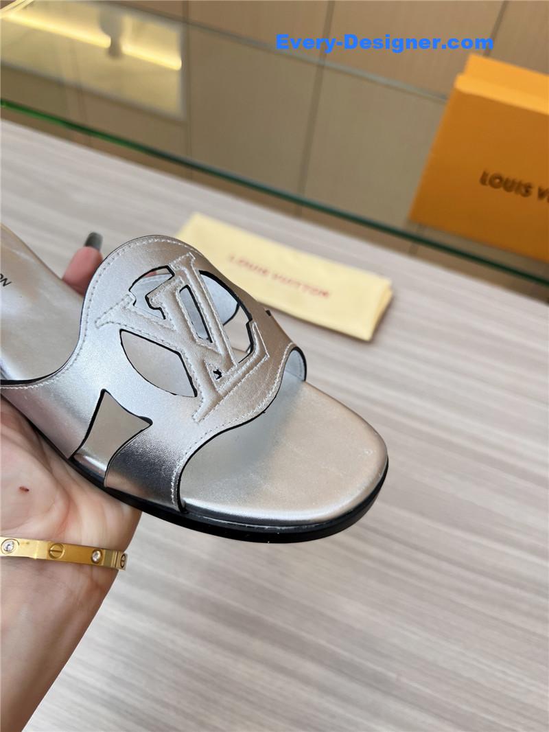 l0vis Vvtt0n lv milan fashion week catwalk slippers