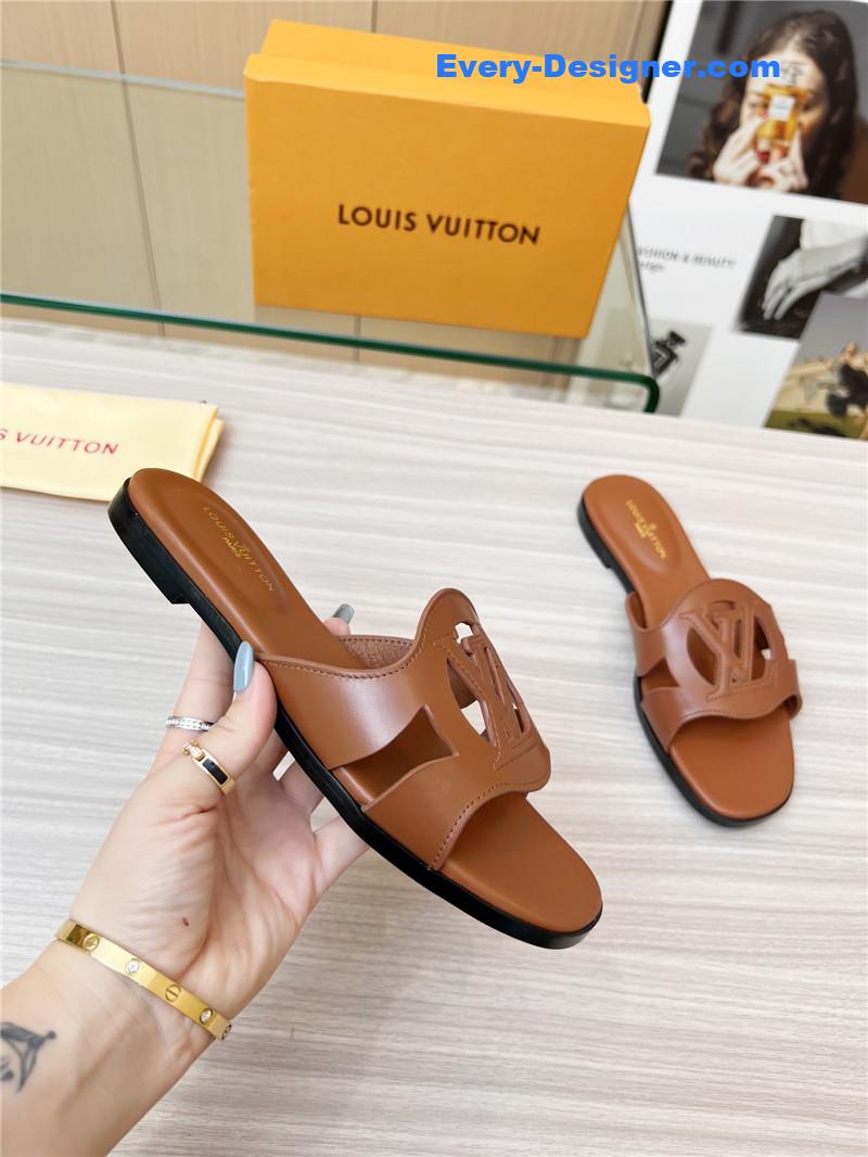 l0vis Vvtt0n lv milan fashion week catwalk slippers
