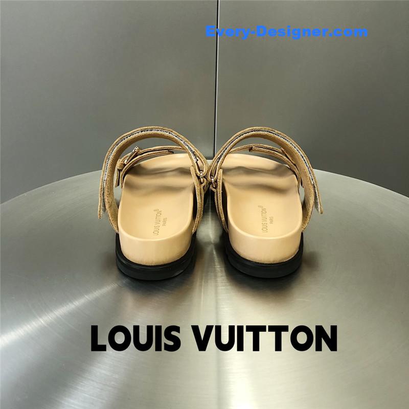 l0vis Vvtt0n lv metal buckle logo platform slippers