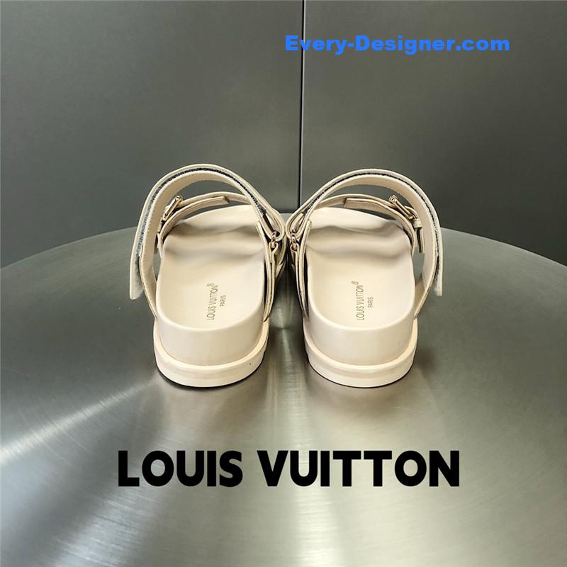 l0vis Vvtt0n lv metal buckle logo platform slippers