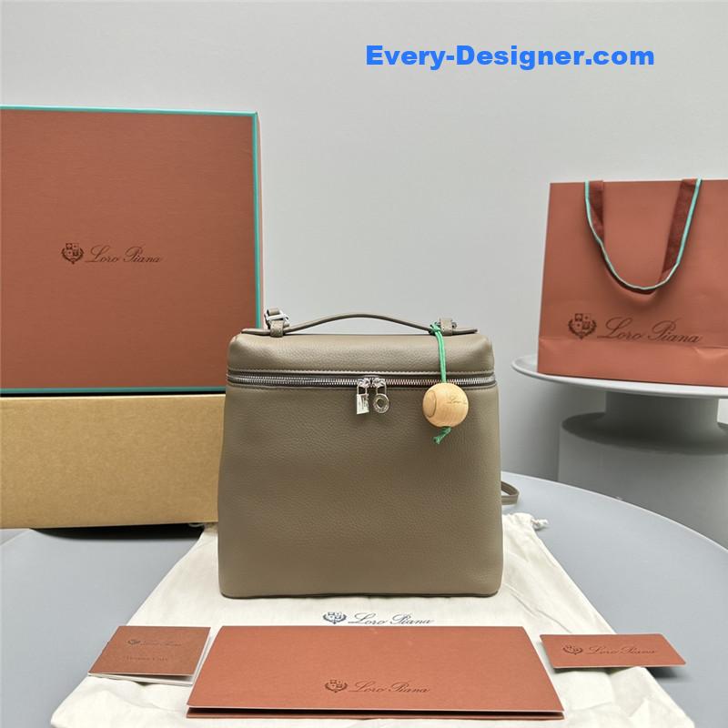 L0r0 P1ana extra pocket backpack