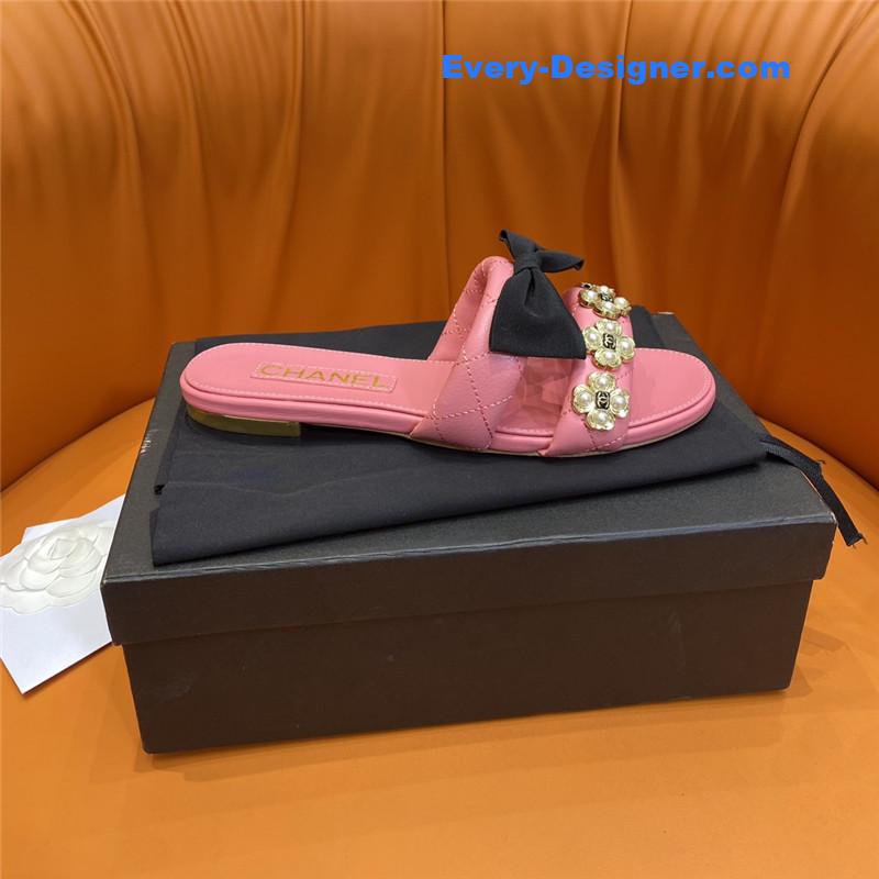 CC embroidered logo slippers