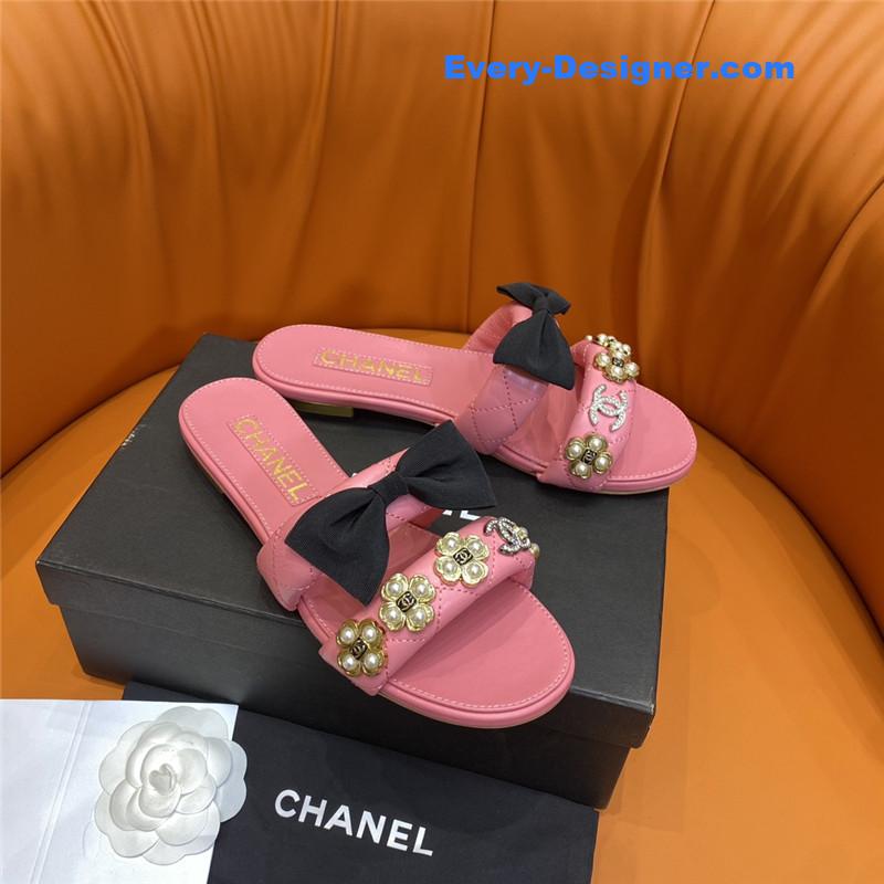 CC embroidered logo slippers