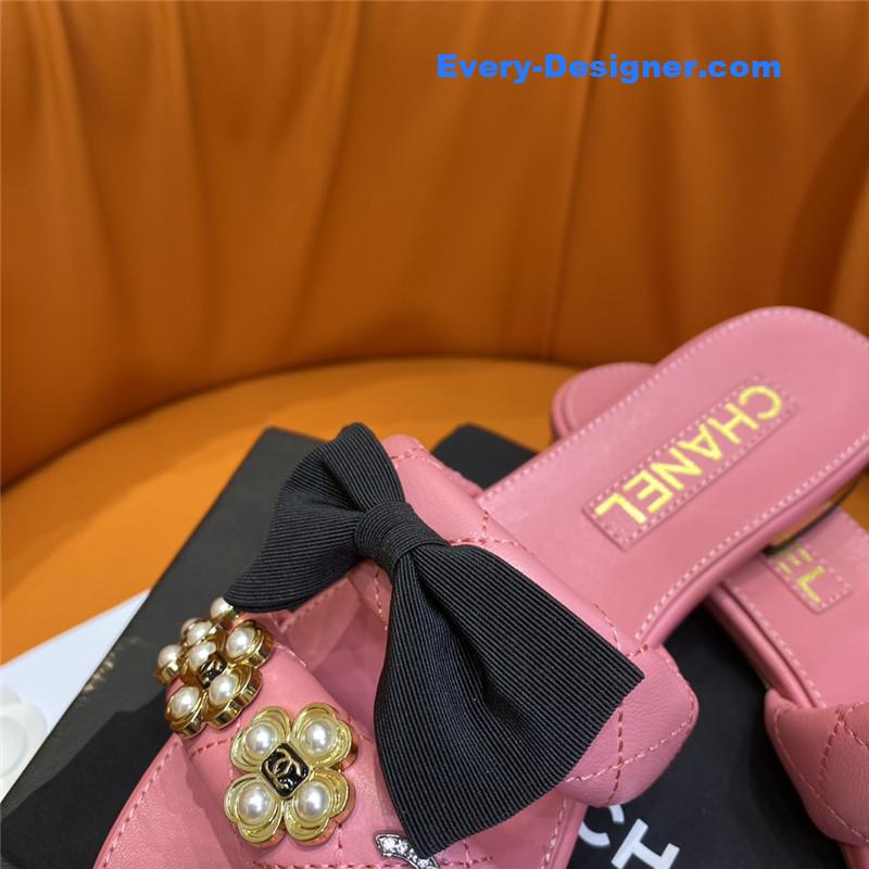 CC embroidered logo slippers