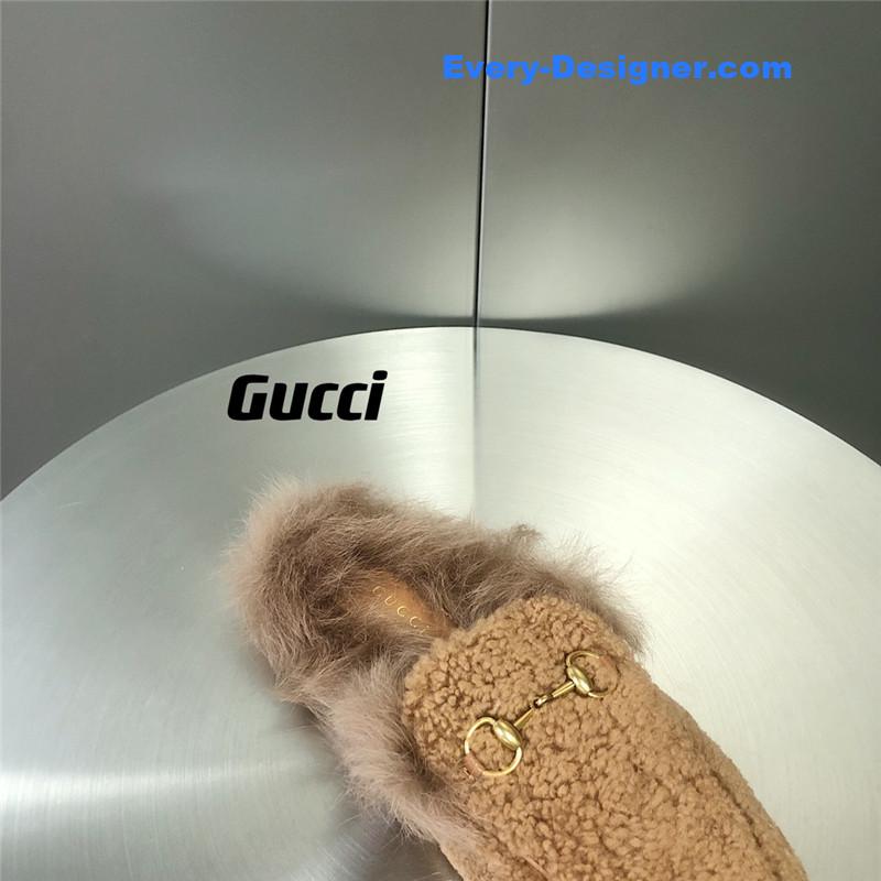 Gvc*1 fur slippers