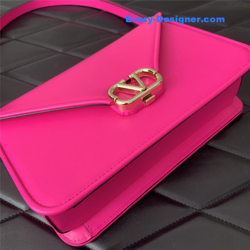 Va1e*ntin0 garavani letter leather shoulder bag