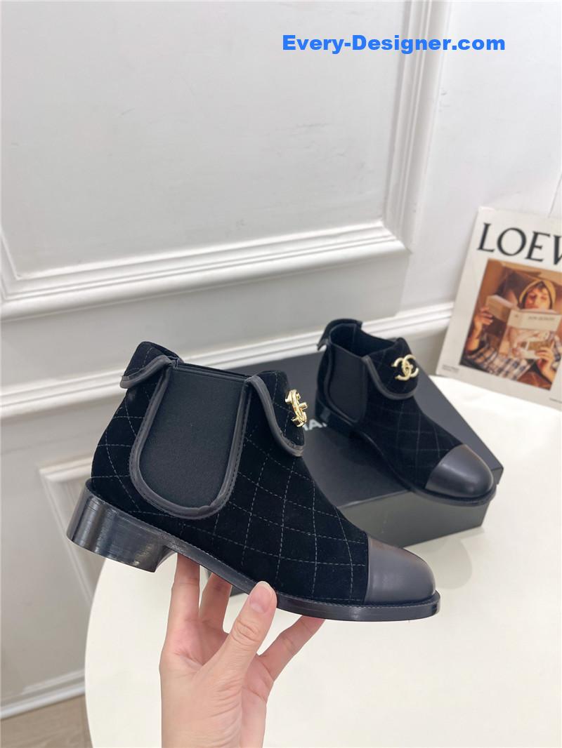 CC logo rhombus short boots