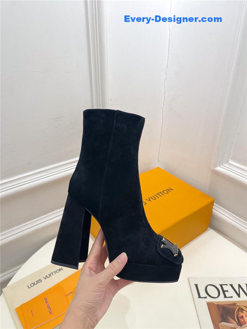 l0vis Vvtt0n lv v-shaped square heel platform boots