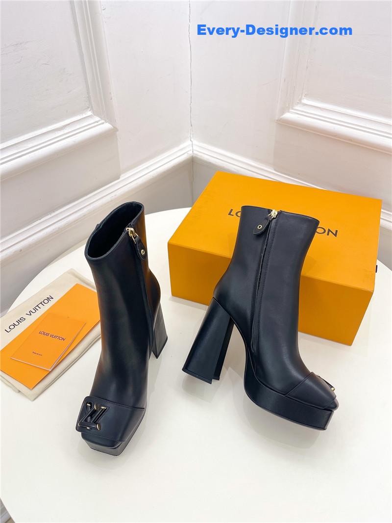 l0vis Vvtt0n lv v-shaped square heel platform boots