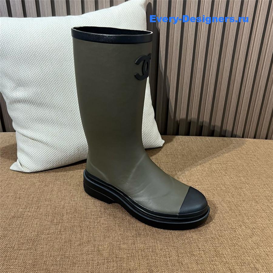 Ch**el green rubber rain boots