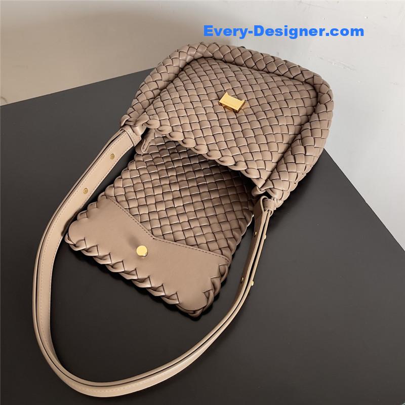 b0tt*ga Ven*ta mini cobble shoulder bag