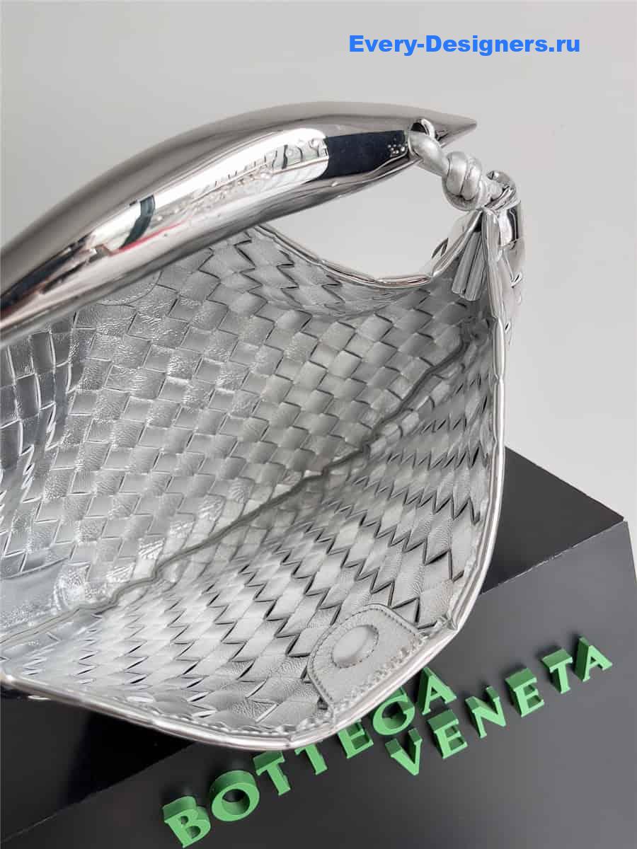 b0tt*ga Ven*ta silver medium sardine bag